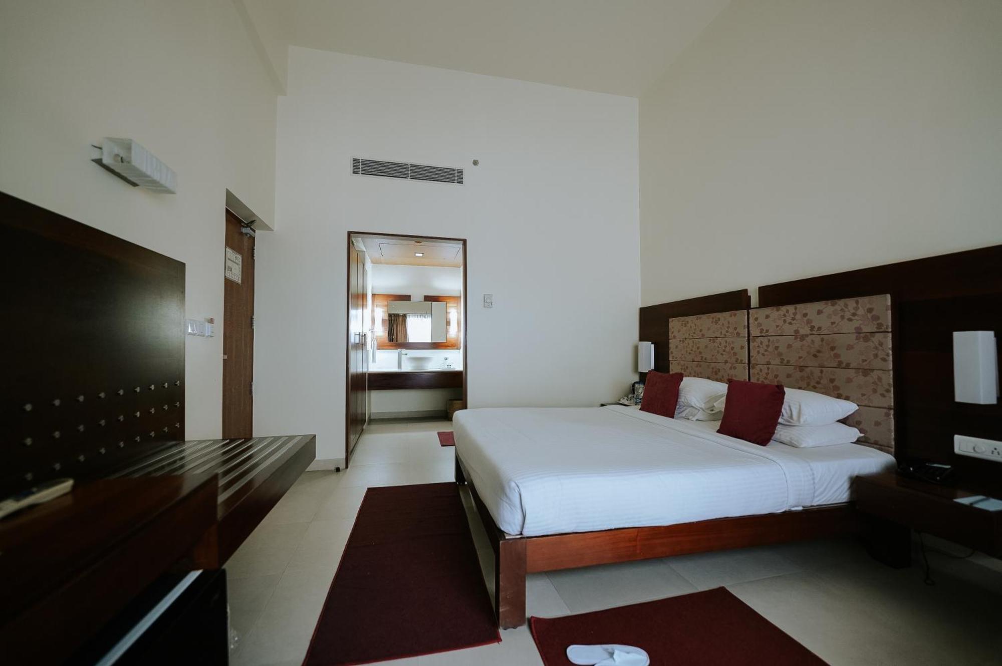 Hotel Devaragam By K P Namboodiri'S Ґуруваюр Екстер'єр фото